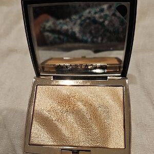 Anastasia Beverly Hills Radiant Gold Highlighter
